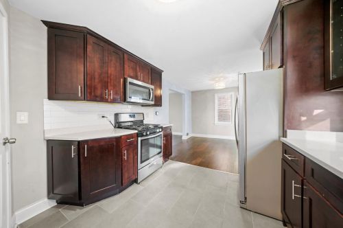 7339 Washtenaw Ave, Chicago IL 60645-1401 exterior