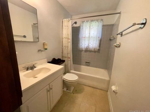 17 Arbor Dr, Norwalk CT 06854-3407 exterior