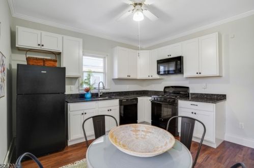 30 Cloverhill Pl, Montclair NJ 07042-4818 exterior