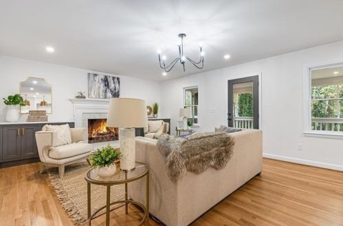 6160 Heards Creek Dr, Atlanta GA  30328-3635 exterior