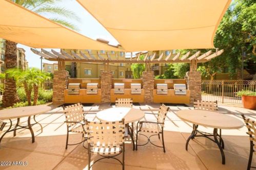 5350 Deer Valley Dr, Phoenix AZ  85054-4126 exterior