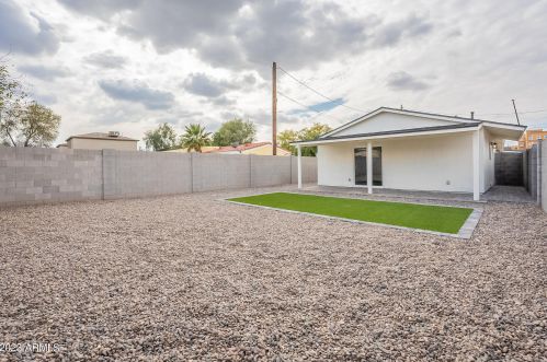 5039 18 Ave, Phoenix AZ 85015-6121 exterior