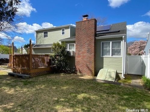 1 Gaulton Dr, Babylon NY 11703-2315 exterior