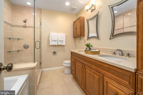 22 Chicopee Dr, Princeton NJ 08540-1826 exterior