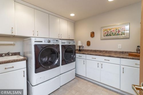 1907 Hampshire Ave, Saint Paul MN 55116-2401 exterior