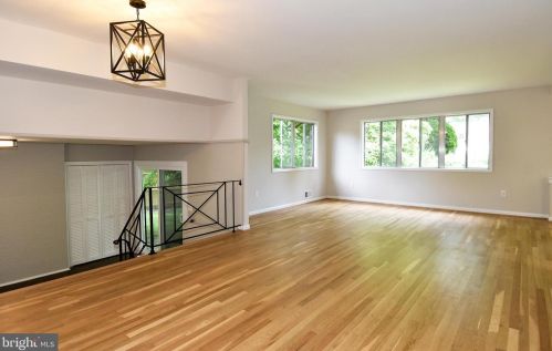 2879 Glenora Ln, Rockville MD 20850-3055 exterior