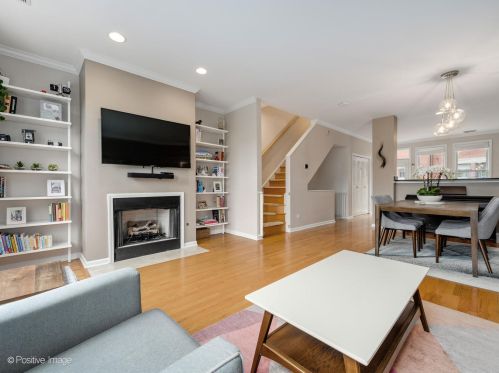 1009 Kingsbury St, Chicago IL 60610-3772 exterior