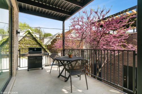 2213 Homer St, Chicago IL 60647-4216 exterior