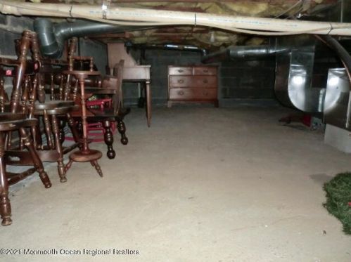 38 Locust Ter, Middletown NJ 07748-1404 exterior