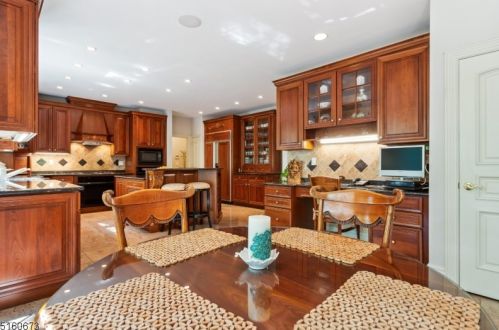 83 Pettit Pl, Princeton NJ 08540-7645 exterior