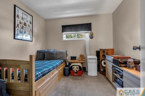 51 Stony Rd, Edison NJ 08817-3236 exterior