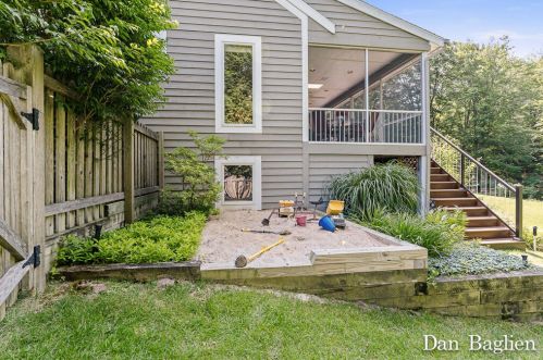 1069 Randall Rd, Meskegon MI 49441-4870 exterior