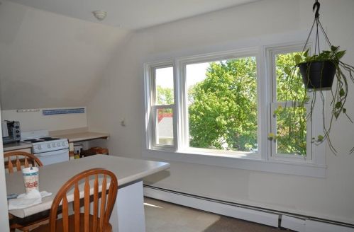 90 Gibbs Ave, Middletown RI 02840-2239 exterior