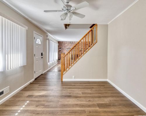 11 Vine Haven Ln, Commack, NY 11725-3115