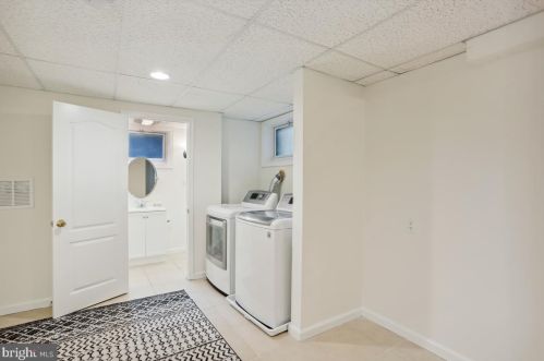 218 Forest Ave, Rockville MD 20850-1820 exterior