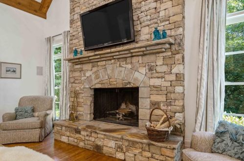 4968 Long Is Dr, Atlanta GA 30327-4904 exterior