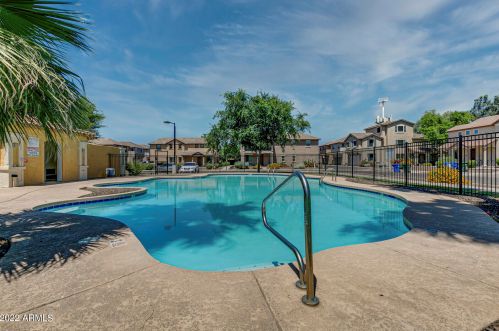 2571 73 Dr, Phoenix AZ 85043-7238 exterior