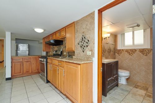 6635 Campbell Ave, Chicago IL 60645-5018 exterior