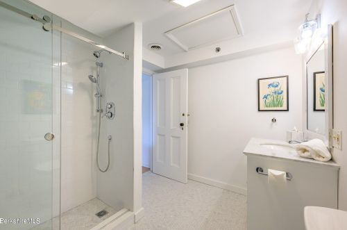 2 Kemble St, Lenox MA 01240-2816 exterior