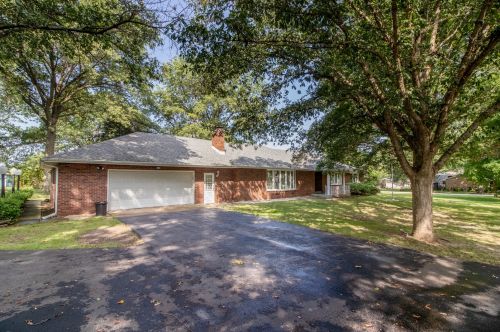 400 Dwight St, Norway, IL 60551-9206