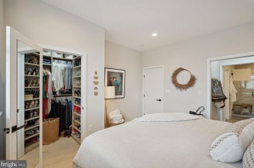 1733 Independence Ave, Washington DC  20003-1637 exterior