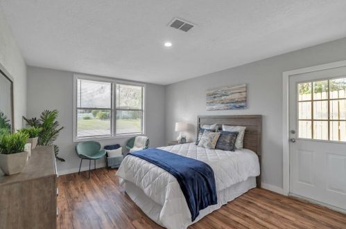 718 Riv Dr, Tampa FL 33617-7857 exterior