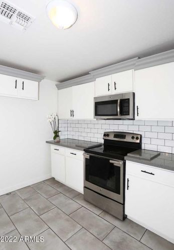 2727 Atlanta Ave, Phoenix AZ 85040-2710 exterior