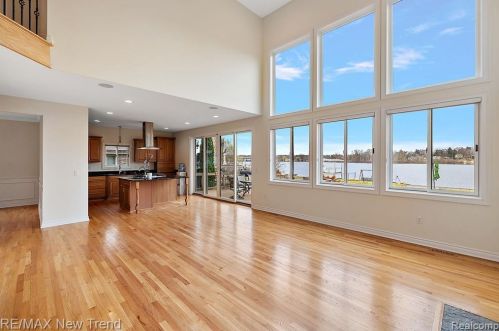 692 Appalachi St, Walled Lake MI  48390-1005 exterior