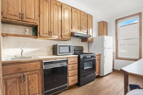 626 Crescent Ave, Bronx NY  10458-8206 exterior