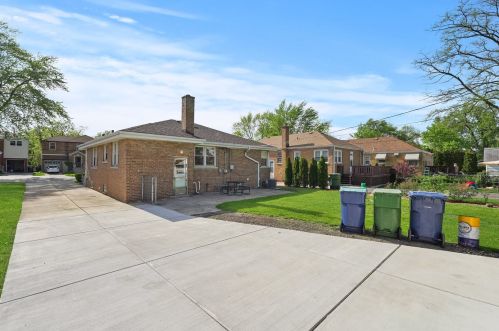 9225 Sacramento, Chicago IL 60805-2637 exterior