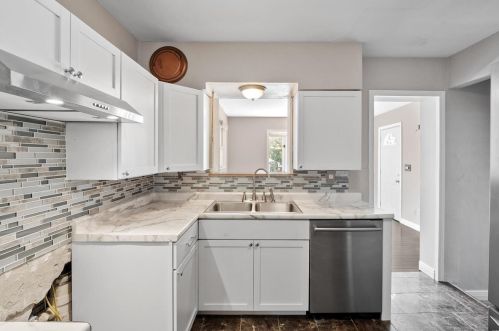 9562 Ldg Pole Ln, Saint Louis MO 63126-2160 exterior