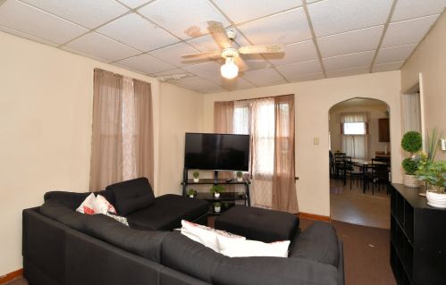 1043 31, Milwaukee WI 53215-2133 exterior