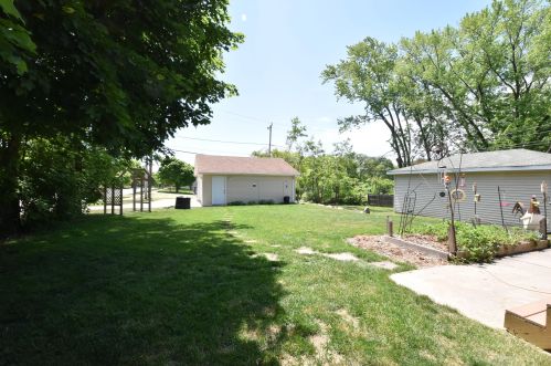 135 Martin Ln, Milwaukee WI 53207-4976 exterior