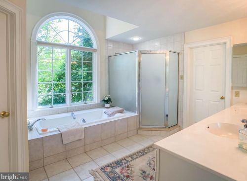 1936 Paper Mill Rd, Huntingdon Valley PA 19006-5814 exterior