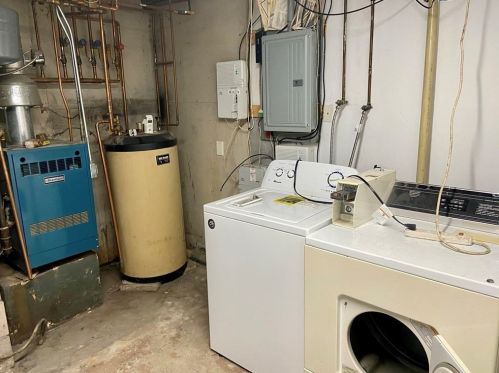 42 Godfrey St, Taunton MA 02780-7031 exterior