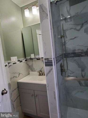 3905 Glendale St, Philadelphia PA 19124-5509 exterior