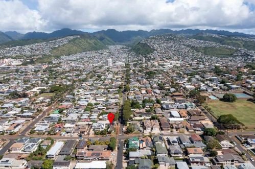 702 10 Ave, Honolulu HI 96816-2930 exterior