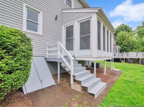 198 Elm St, Wallingford CT 06492-3229 exterior