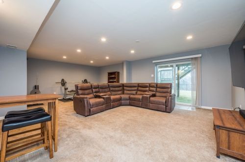 137 Cimarron Dr, Moon Twp PA  15108-9642 exterior