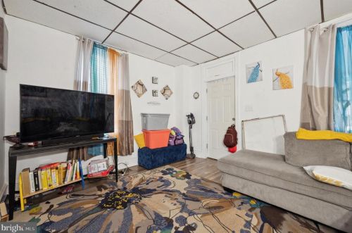 403 6 St, Darby PA 19023-2304 exterior