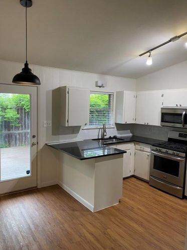 1906 Blue Crest Dr, Austin, TX 78704-4020