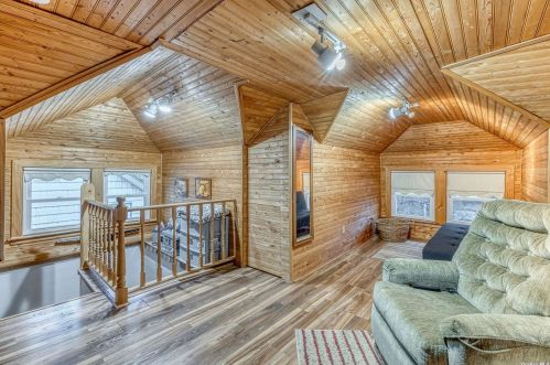 51 7 St, Valley Stream NY 11581-1255 exterior