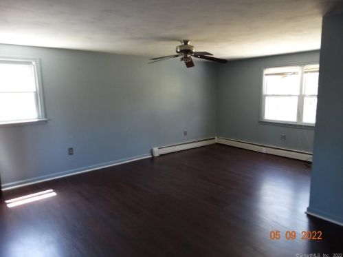 23 Ellis Rd, Enfield CT 06082-4426 exterior