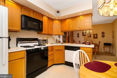 9 Kimberly Dr, Runnemede NJ 08078-2104 exterior