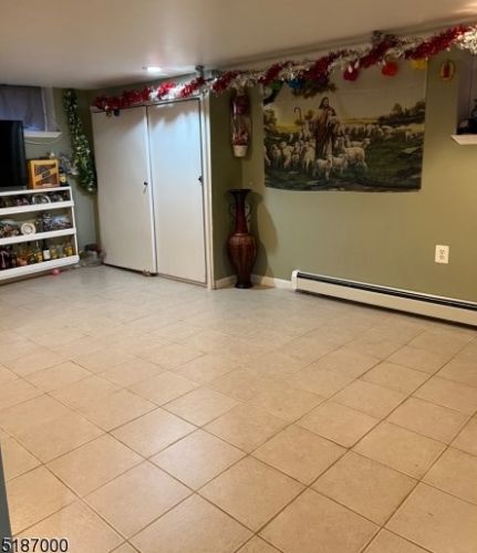 284 Parker St, Newark NJ 07104-1213 exterior