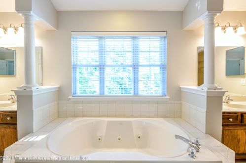 5 Markus Ct, Jackson Twp NJ  08527-2886 exterior