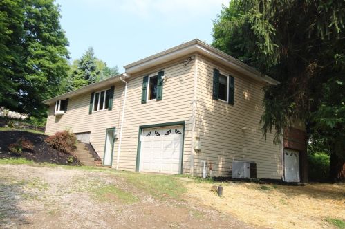 175 Fern Hollow Rd, Moon Twp, PA 15108-1176