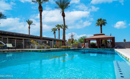 4750 Central Ave, Phoenix AZ 85040-2150 exterior