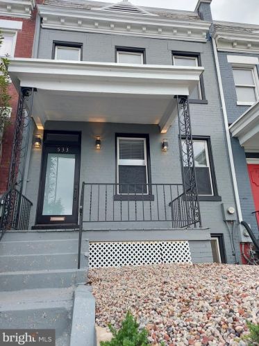 533 Gresham Pl, Washington, DC 20001-2922