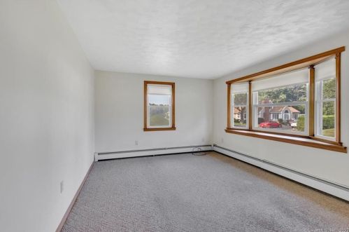 33 Ellis Rd, Enfield CT 06082-4426 exterior